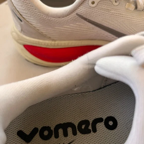 Nike Air Zoom Vomero 18 - Men’s Size 8.5 - White - Practically New! - Picture 3 of 7